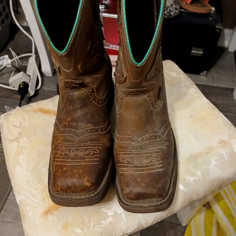 Ladies size 7.5 Justin boots